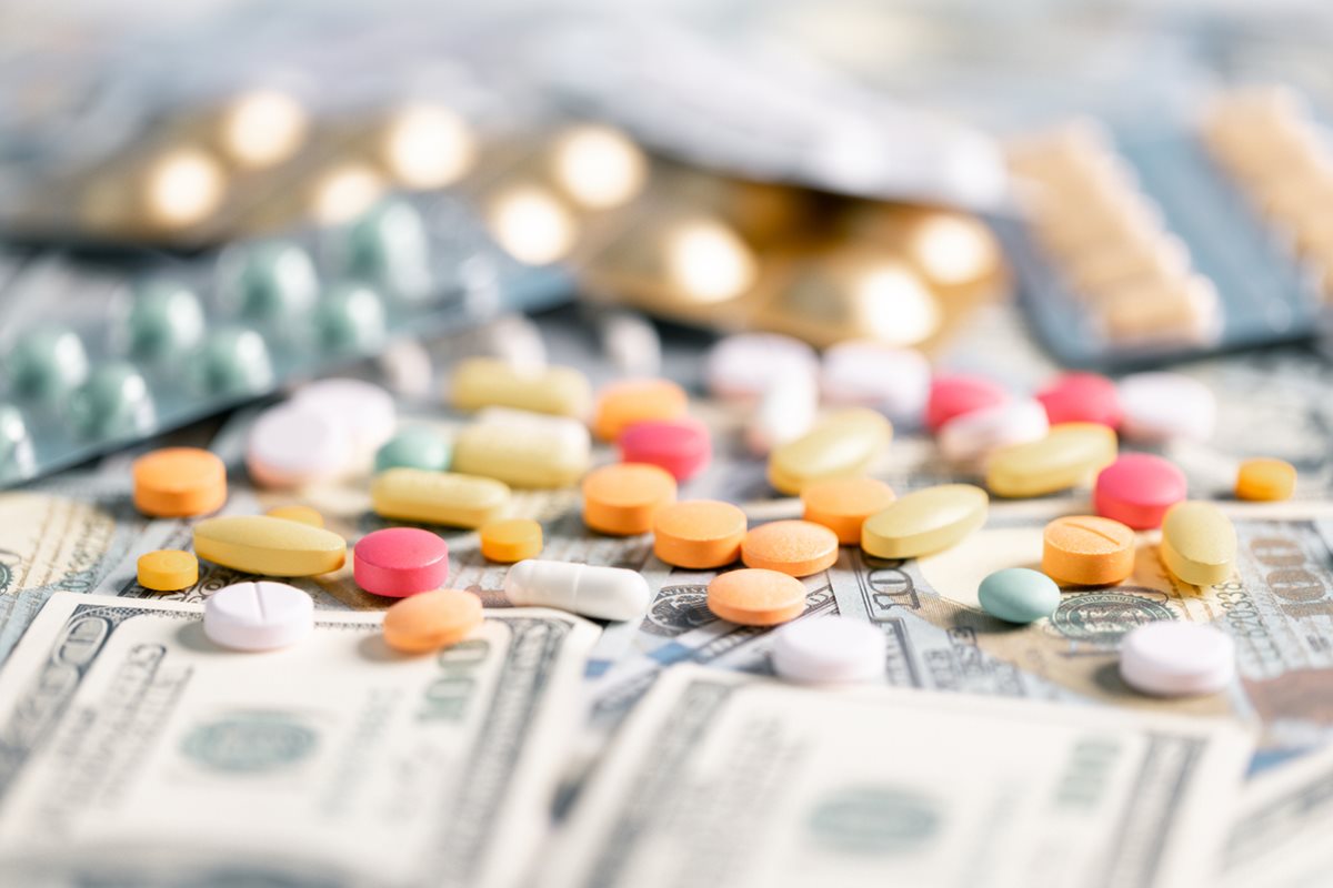 iStock-2176395630.jpg White House Announces New Deals With Drug Companies and Insurers for Discounted Rx Prices in 2026